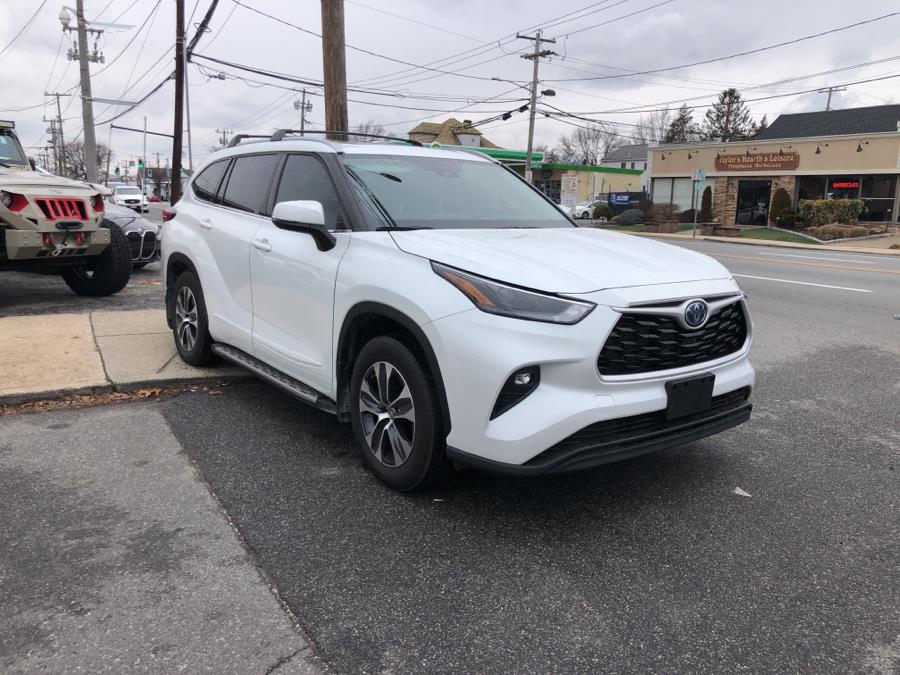 2022 Toyota Highlander Hybrid XLE FWD (Natl), available for sale in Franklin Square, New York | Signature Auto Sales. Franklin Square, New York 2022 Toyota Highlander Hybrid XLE FWD (Natl), available for sale in Franklin Square, New York | Signature Auto Sales. Franklin Square, New York