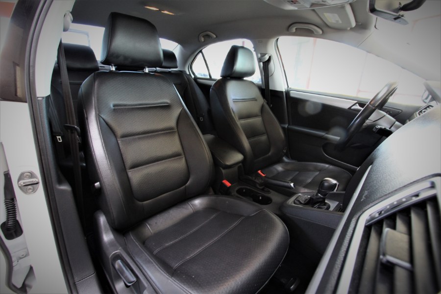 2014 Volkswagen Jetta Sedan 4dr Auto SE PZEV, available for sale in Garden Grove, California | 1 Stop Auto Mart Inc.. Garden Grove, California 2014 Volkswagen Jetta Sedan 4dr Auto SE PZEV, available for sale in Garden Grove, California | 1 Stop Auto Mart Inc.. Garden Grove, California