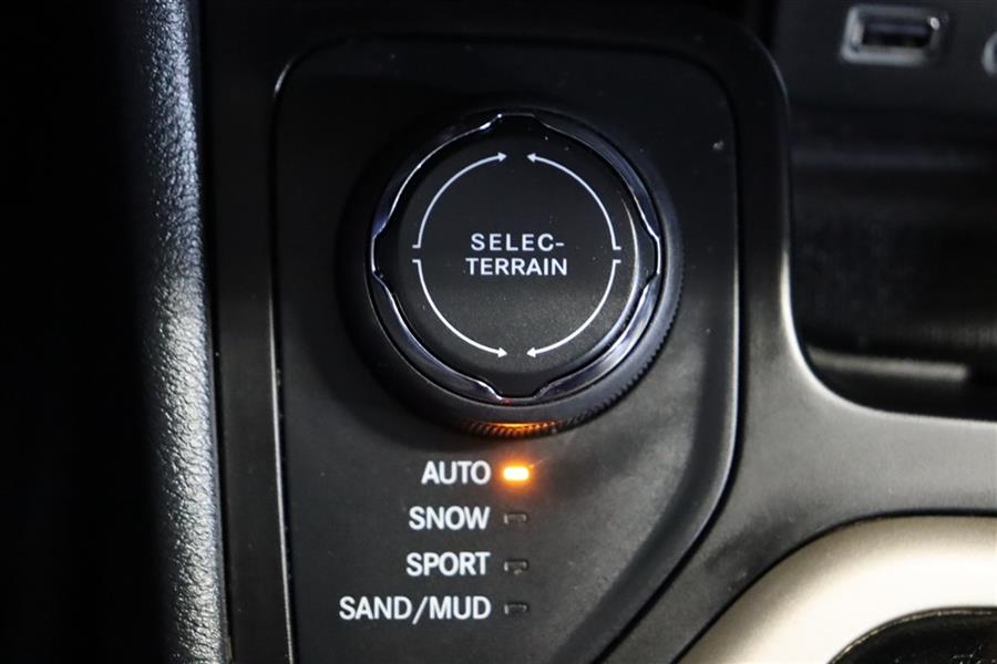 2016 Jeep Cherokee LATITUDE, available for sale in Paterson, New Jersey | Fast Track Motors. Paterson, New Jersey 2016 Jeep Cherokee LATITUDE, available for sale in Paterson, New Jersey | Fast Track Motors. Paterson, New Jersey