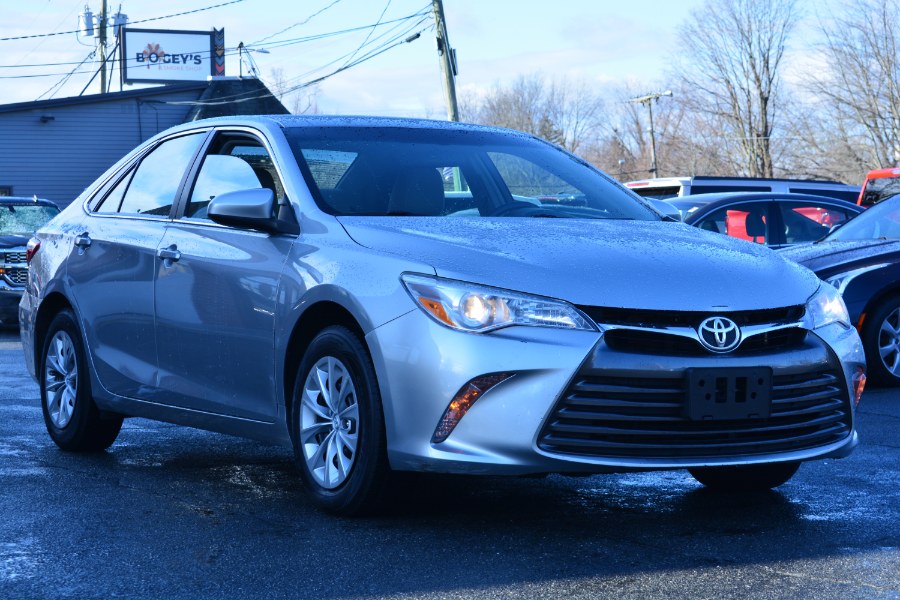 2015 Toyota Camry 4dr Sdn I4 Auto SE (Natl), available for sale in ENFIELD, Connecticut | Longmeadow Motor Cars. ENFIELD, Connecticut