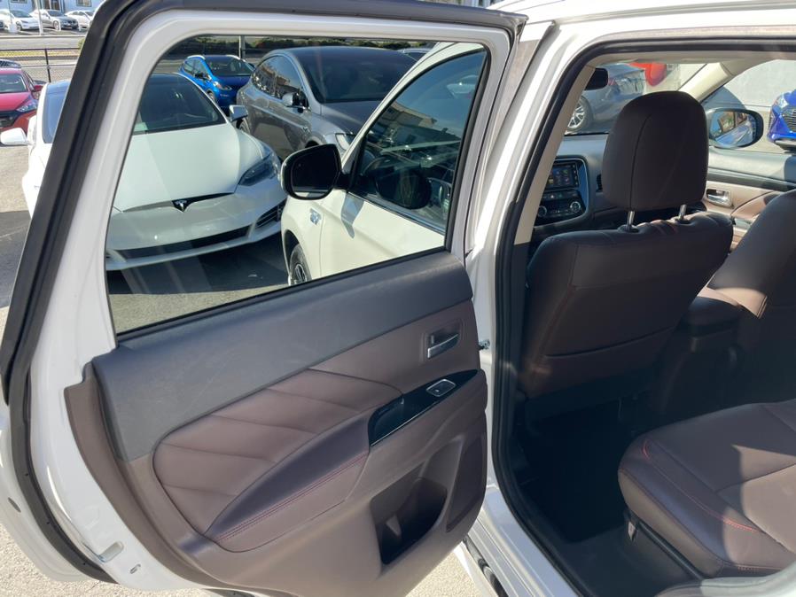 2018 Mitsubishi Outlander PHEV SEL S-AWC, available for sale in Daly City, California | Green Light Auto Wholesale. Daly City, California 2018 Mitsubishi Outlander PHEV SEL S-AWC, available for sale in Daly City, California | Green Light Auto Wholesale. Daly City, California