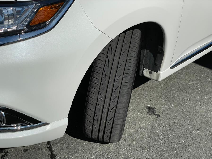 2018 Mitsubishi Outlander PHEV SEL S-AWC, available for sale in Daly City, California | Green Light Auto Wholesale. Daly City, California 2018 Mitsubishi Outlander PHEV SEL S-AWC, available for sale in Daly City, California | Green Light Auto Wholesale. Daly City, California