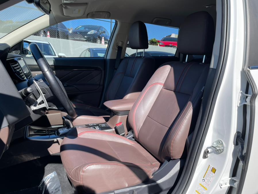 2018 Mitsubishi Outlander PHEV SEL S-AWC, available for sale in Daly City, California | Green Light Auto Wholesale. Daly City, California 2018 Mitsubishi Outlander PHEV SEL S-AWC, available for sale in Daly City, California | Green Light Auto Wholesale. Daly City, California