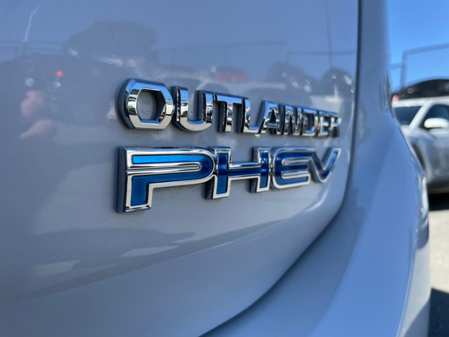 2018 Mitsubishi Outlander PHEV SEL S-AWC, available for sale in Daly City, California | Green Light Auto Wholesale. Daly City, California 2018 Mitsubishi Outlander PHEV SEL S-AWC, available for sale in Daly City, California | Green Light Auto Wholesale. Daly City, California