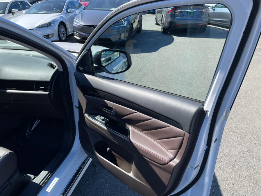 2018 Mitsubishi Outlander PHEV SEL S-AWC, available for sale in Daly City, California | Green Light Auto Wholesale. Daly City, California 2018 Mitsubishi Outlander PHEV SEL S-AWC, available for sale in Daly City, California | Green Light Auto Wholesale. Daly City, California