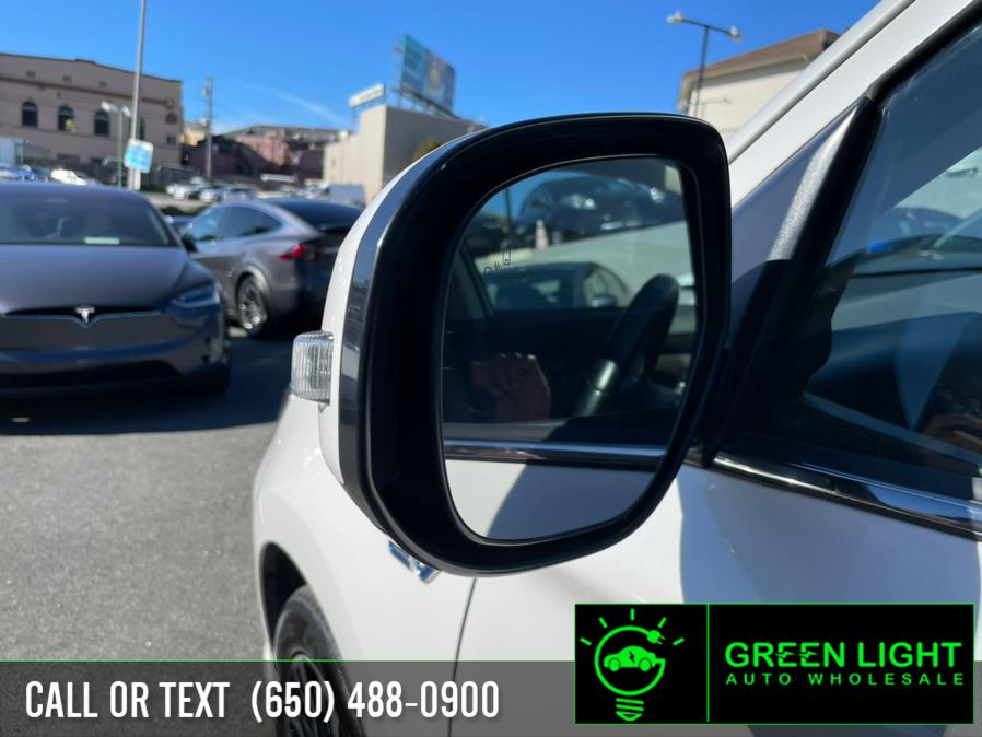 2018 Mitsubishi Outlander PHEV SEL S-AWC, available for sale in Daly City, California | Green Light Auto Wholesale. Daly City, California 2018 Mitsubishi Outlander PHEV SEL S-AWC, available for sale in Daly City, California | Green Light Auto Wholesale. Daly City, California