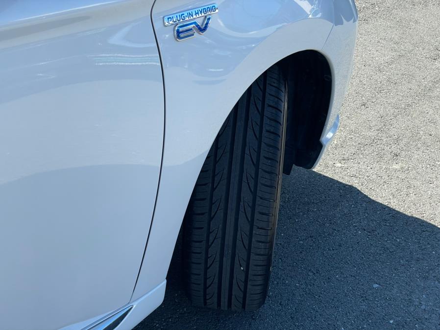 2018 Mitsubishi Outlander PHEV SEL S-AWC, available for sale in Daly City, California | Green Light Auto Wholesale. Daly City, California 2018 Mitsubishi Outlander PHEV SEL S-AWC, available for sale in Daly City, California | Green Light Auto Wholesale. Daly City, California
