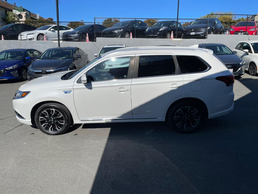 2018 Mitsubishi Outlander PHEV SEL S-AWC, available for sale in Daly City, California | Green Light Auto Wholesale. Daly City, California 2018 Mitsubishi Outlander PHEV SEL S-AWC, available for sale in Daly City, California | Green Light Auto Wholesale. Daly City, California
