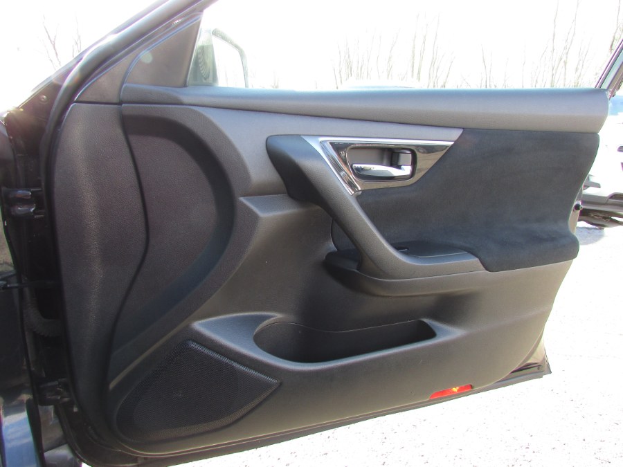 2014 Nissan Altima 4dr Sdn I4 2.5 S, available for sale in East Windsor, Connecticut | United Auto Sales of E Windsor, Inc. East Windsor, Connecticut 2014 Nissan Altima 4dr Sdn I4 2.5 S, available for sale in East Windsor, Connecticut | United Auto Sales of E Windsor, Inc. East Windsor, Connecticut