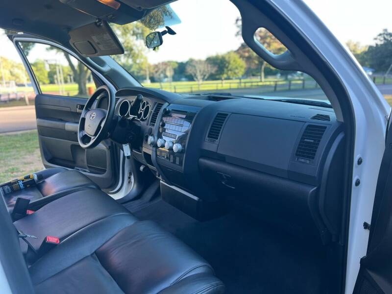 2013 Toyota Tundra 4WD Truck Double Cab 4.6L V8 6-Spd AT (Natl), available for sale in Plainville, Connecticut | Choice Group LLC Choice Motor Car. Plainville, Connecticut