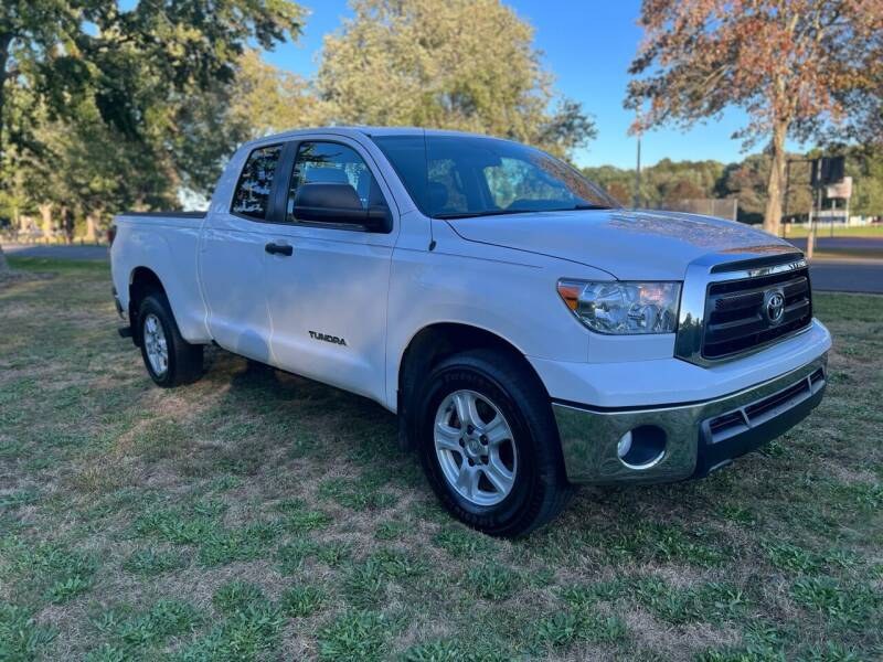 2013 Toyota Tundra 4WD Truck Double Cab 4.6L V8 6-Spd AT (Natl), available for sale in Plainville, Connecticut | Choice Group LLC Choice Motor Car. Plainville, Connecticut