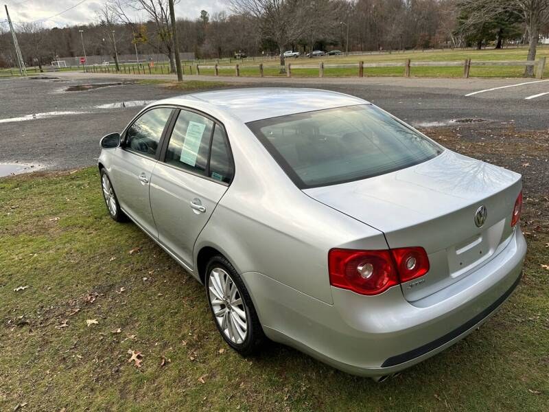 2005 Volkswagen Jetta Sedan A5 4dr Value Edition Auto, available for sale in Plainville, Connecticut | Choice Group LLC Choice Motor Car. Plainville, Connecticut