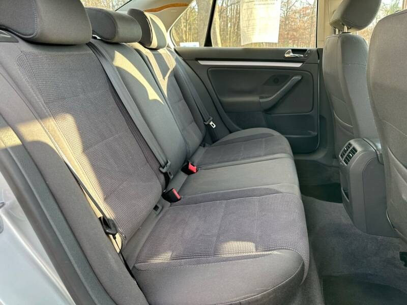 2005 Volkswagen Jetta Sedan A5 4dr Value Edition Auto, available for sale in Plainville, Connecticut | Choice Group LLC Choice Motor Car. Plainville, Connecticut