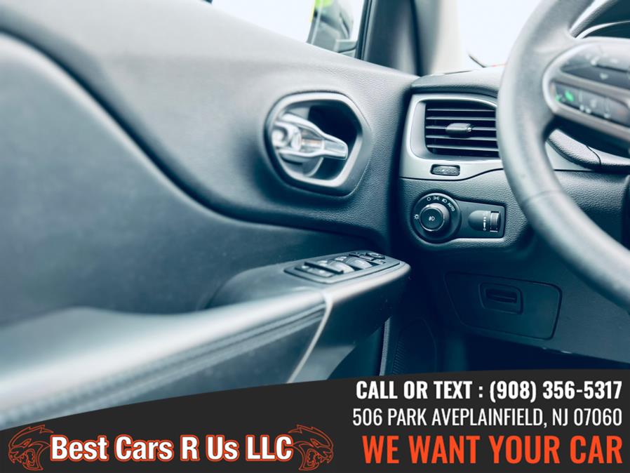 2019 Jeep Cherokee Latitude FWD, available for sale in Plainfield, New Jersey | Best Cars R Us LLC. Plainfield, New Jersey 2019 Jeep Cherokee Latitude FWD, available for sale in Plainfield, New Jersey | Best Cars R Us LLC. Plainfield, New Jersey