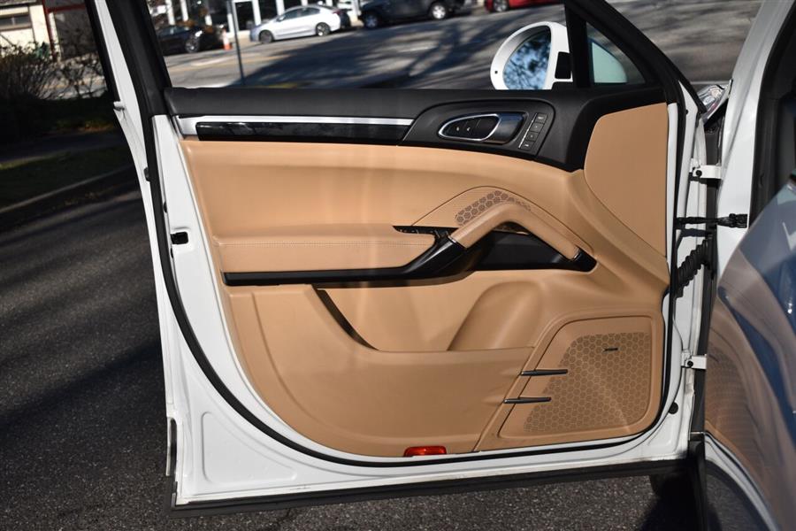 2018 Porsche Cayenne Platinum Edition AWD 4dr SUV, available for sale in Great Neck, New York | Camy Cars. Great Neck, New York 2018 Porsche Cayenne Platinum Edition AWD 4dr SUV, available for sale in Great Neck, New York | Camy Cars. Great Neck, New York