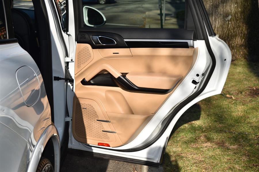 2018 Porsche Cayenne Platinum Edition AWD 4dr SUV, available for sale in Great Neck, New York | Camy Cars. Great Neck, New York 2018 Porsche Cayenne Platinum Edition AWD 4dr SUV, available for sale in Great Neck, New York | Camy Cars. Great Neck, New York