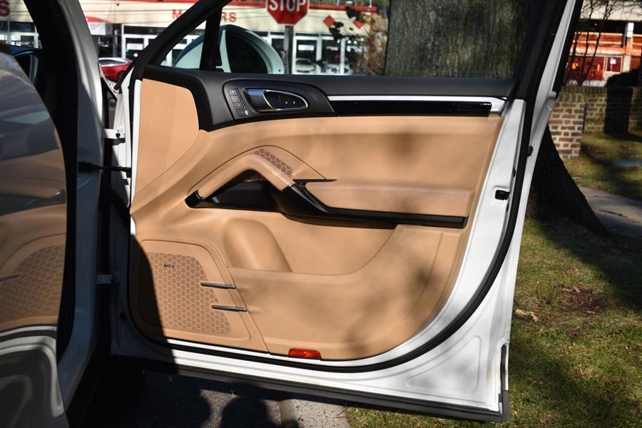 2018 Porsche Cayenne Platinum Edition AWD 4dr SUV, available for sale in Great Neck, New York | Camy Cars. Great Neck, New York 2018 Porsche Cayenne Platinum Edition AWD 4dr SUV, available for sale in Great Neck, New York | Camy Cars. Great Neck, New York