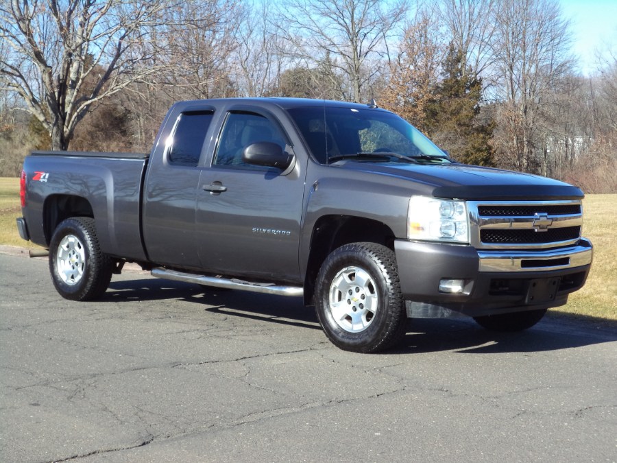 2011 Chevrolet Silverado 1500 4WD Ext Cab 143.5" LT, available for sale in Berlin, Connecticut | International Motorcars llc. Berlin, Connecticut