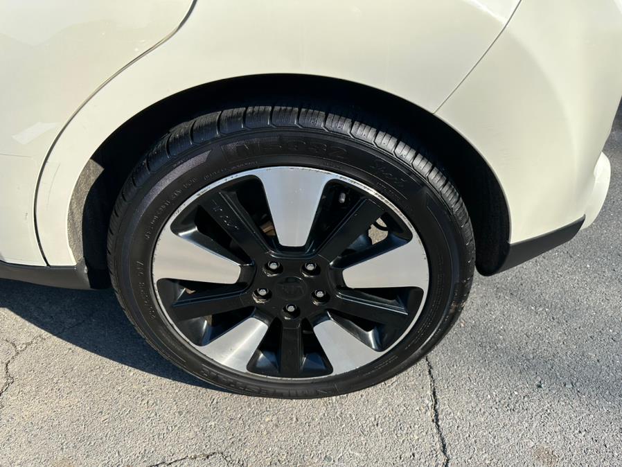 2015 Kia Soul 5dr Wgn Auto !, available for sale in New Britain, Connecticut | Central Auto Sales & Service. New Britain, Connecticut 2015 Kia Soul 5dr Wgn Auto !, available for sale in New Britain, Connecticut | Central Auto Sales & Service. New Britain, Connecticut