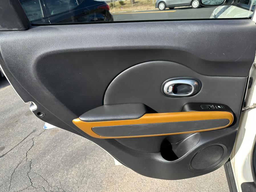 2015 Kia Soul 5dr Wgn Auto !, available for sale in New Britain, Connecticut | Central Auto Sales & Service. New Britain, Connecticut 2015 Kia Soul 5dr Wgn Auto !, available for sale in New Britain, Connecticut | Central Auto Sales & Service. New Britain, Connecticut