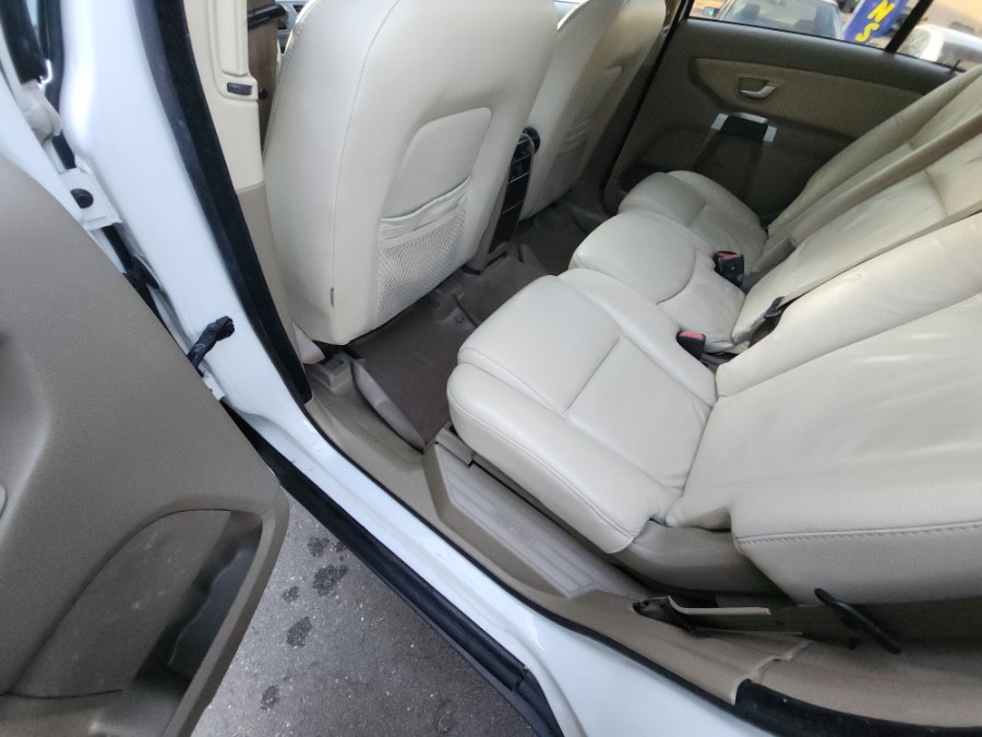 2010 Volvo XC90 AWD 4dr I6, available for sale in Bristol, Connecticut | Dealmax Motors LLC. Bristol, Connecticut 2010 Volvo XC90 AWD 4dr I6, available for sale in Bristol, Connecticut | Dealmax Motors LLC. Bristol, Connecticut