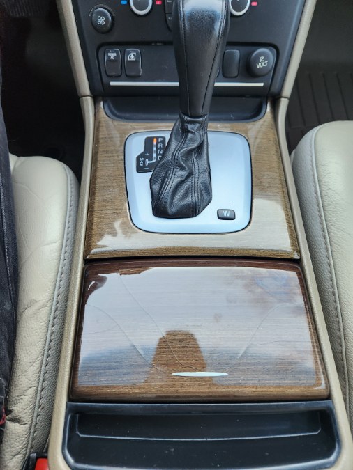 2010 Volvo XC90 AWD 4dr I6, available for sale in Bristol, Connecticut | Dealmax Motors LLC. Bristol, Connecticut 2010 Volvo XC90 AWD 4dr I6, available for sale in Bristol, Connecticut | Dealmax Motors LLC. Bristol, Connecticut