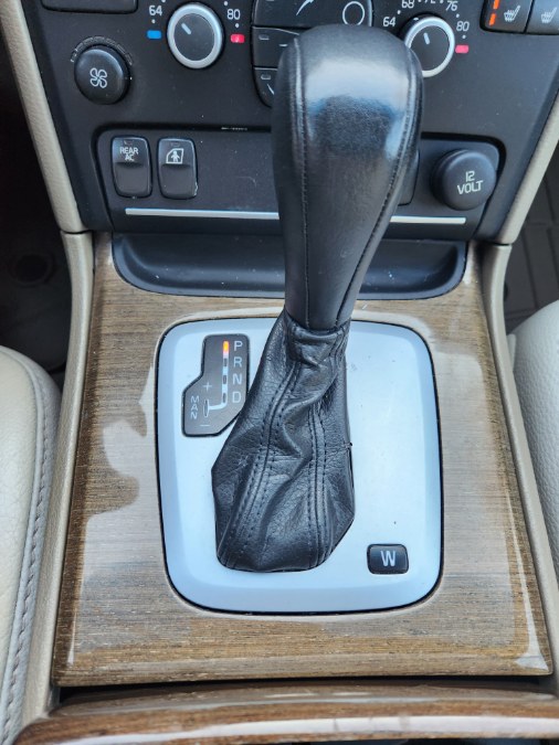 2010 Volvo XC90 AWD 4dr I6, available for sale in Bristol, Connecticut | Dealmax Motors LLC. Bristol, Connecticut 2010 Volvo XC90 AWD 4dr I6, available for sale in Bristol, Connecticut | Dealmax Motors LLC. Bristol, Connecticut