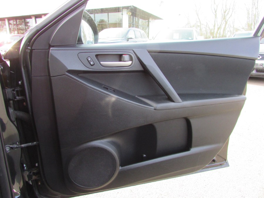 2013 Mazda Mazda3 4dr Sdn Auto i SV, available for sale in East Windsor, Connecticut | United Auto Sales of E Windsor, Inc. East Windsor, Connecticut 2013 Mazda Mazda3 4dr Sdn Auto i SV, available for sale in East Windsor, Connecticut | United Auto Sales of E Windsor, Inc. East Windsor, Connecticut