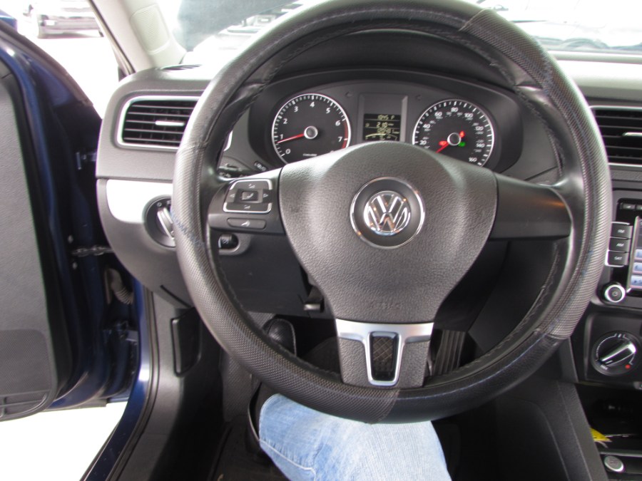 2014 Volkswagen Jetta Sedan 4dr Auto SE w/Connectivity/Sunroof, available for sale in Orlando, Florida | VIP Auto Enterprise, Inc. Orlando, Florida 2014 Volkswagen Jetta Sedan 4dr Auto SE w/Connectivity/Sunroof, available for sale in Orlando, Florida | VIP Auto Enterprise, Inc. Orlando, Florida