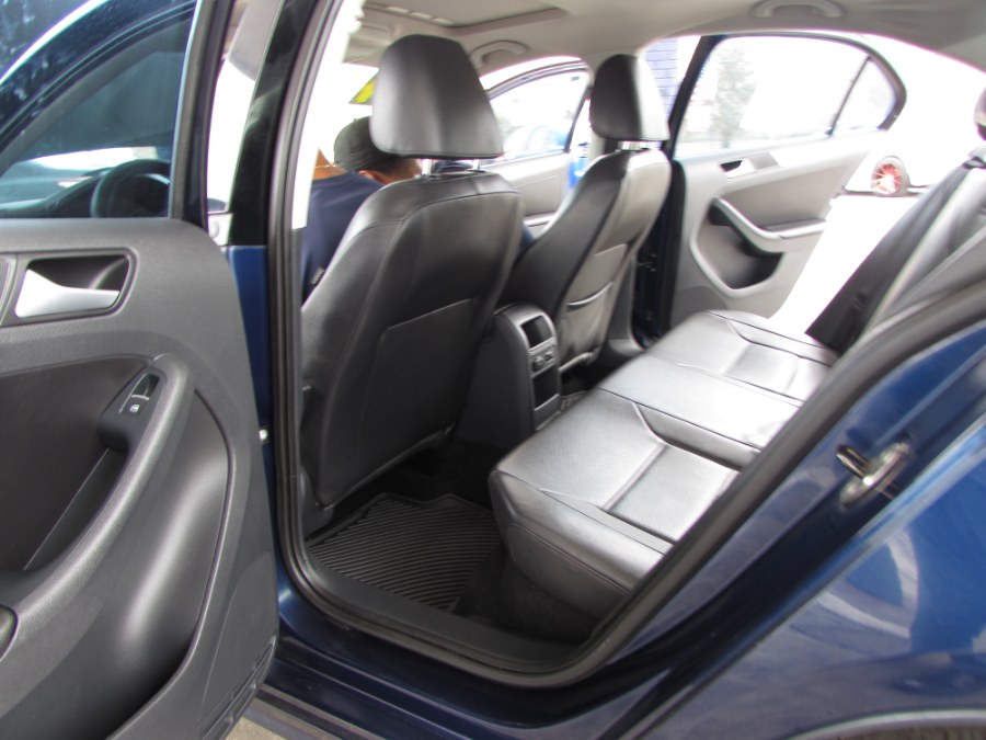 2014 Volkswagen Jetta Sedan 4dr Auto SE w/Connectivity/Sunroof, available for sale in Orlando, Florida | VIP Auto Enterprise, Inc. Orlando, Florida 2014 Volkswagen Jetta Sedan 4dr Auto SE w/Connectivity/Sunroof, available for sale in Orlando, Florida | VIP Auto Enterprise, Inc. Orlando, Florida