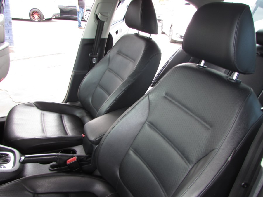 2014 Volkswagen Jetta Sedan 4dr Auto SE w/Connectivity/Sunroof, available for sale in Orlando, Florida | VIP Auto Enterprise, Inc. Orlando, Florida 2014 Volkswagen Jetta Sedan 4dr Auto SE w/Connectivity/Sunroof, available for sale in Orlando, Florida | VIP Auto Enterprise, Inc. Orlando, Florida