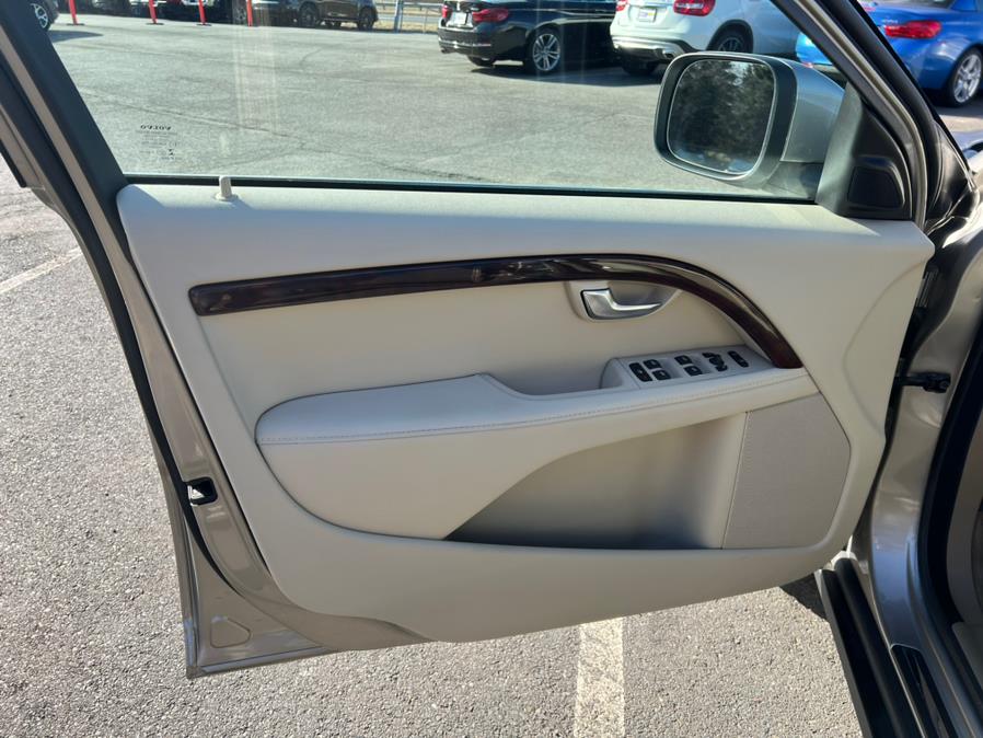 2015 Volvo XC70 AWD 4dr Wgn 3.2L Premier Plus PZEV, available for sale in Berlin, Connecticut | Tru Auto Mall. Berlin, Connecticut 2015 Volvo XC70 AWD 4dr Wgn 3.2L Premier Plus PZEV, available for sale in Berlin, Connecticut | Tru Auto Mall. Berlin, Connecticut
