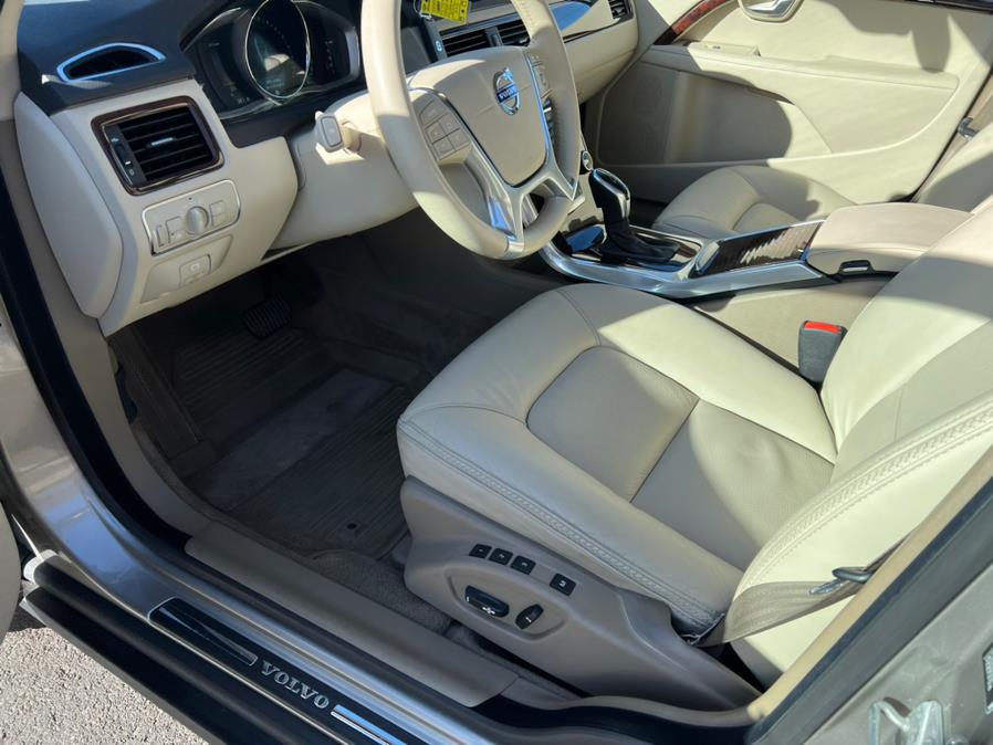 2015 Volvo XC70 AWD 4dr Wgn 3.2L Premier Plus PZEV, available for sale in Berlin, Connecticut | Tru Auto Mall. Berlin, Connecticut 2015 Volvo XC70 AWD 4dr Wgn 3.2L Premier Plus PZEV, available for sale in Berlin, Connecticut | Tru Auto Mall. Berlin, Connecticut