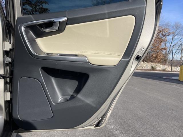 2016 Volvo Xc60 T6 Drive-E, available for sale in Brookfield, Connecticut | Blasius Federal Road. Brookfield, Connecticut 2016 Volvo Xc60 T6 Drive-E, available for sale in Brookfield, Connecticut | Blasius Federal Road. Brookfield, Connecticut