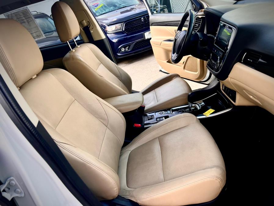 2017 Mitsubishi Outlander SEL S-AWC, available for sale in New Haven, Connecticut | Unique Auto Sales LLC. New Haven, Connecticut 2017 Mitsubishi Outlander SEL S-AWC, available for sale in New Haven, Connecticut | Unique Auto Sales LLC. New Haven, Connecticut
