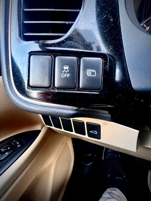 2017 Mitsubishi Outlander SEL S-AWC, available for sale in New Haven, Connecticut | Unique Auto Sales LLC. New Haven, Connecticut 2017 Mitsubishi Outlander SEL S-AWC, available for sale in New Haven, Connecticut | Unique Auto Sales LLC. New Haven, Connecticut