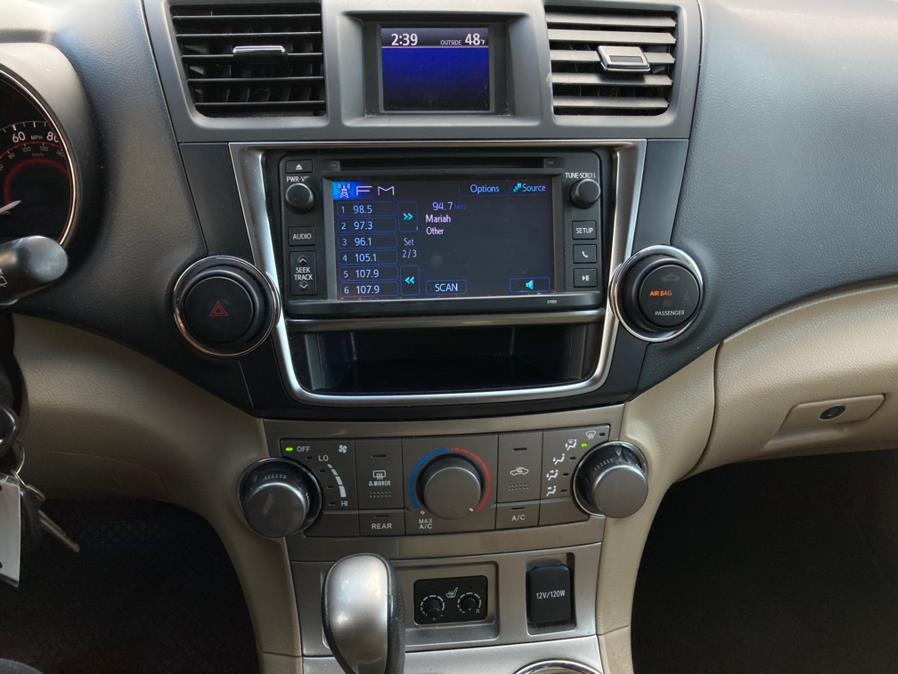 2013 Toyota Highlander 4WD 4dr V6 SE (Natl), available for sale in Brooklyn, New York | Carsbuck Inc.. Brooklyn, New York 2013 Toyota Highlander 4WD 4dr V6 SE (Natl), available for sale in Brooklyn, New York | Carsbuck Inc.. Brooklyn, New York