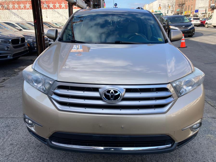 2013 Toyota Highlander 4WD 4dr V6 SE (Natl), available for sale in Brooklyn, New York | Carsbuck Inc.. Brooklyn, New York 2013 Toyota Highlander 4WD 4dr V6 SE (Natl), available for sale in Brooklyn, New York | Carsbuck Inc.. Brooklyn, New York