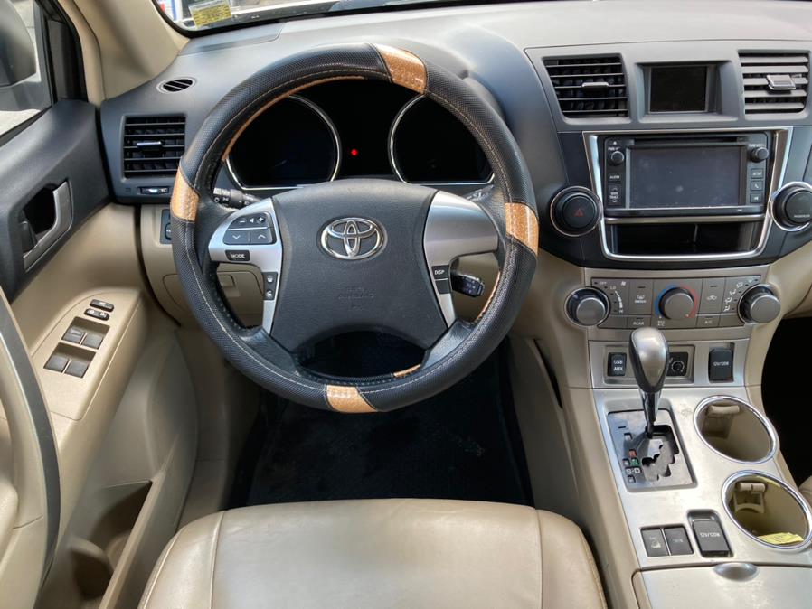 2013 Toyota Highlander 4WD 4dr V6 SE (Natl), available for sale in Brooklyn, New York | Carsbuck Inc.. Brooklyn, New York 2013 Toyota Highlander 4WD 4dr V6 SE (Natl), available for sale in Brooklyn, New York | Carsbuck Inc.. Brooklyn, New York