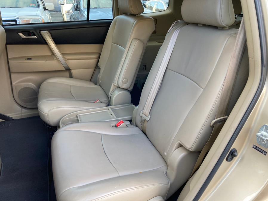 2013 Toyota Highlander 4WD 4dr V6 SE (Natl), available for sale in Brooklyn, New York | Carsbuck Inc.. Brooklyn, New York 2013 Toyota Highlander 4WD 4dr V6 SE (Natl), available for sale in Brooklyn, New York | Carsbuck Inc.. Brooklyn, New York