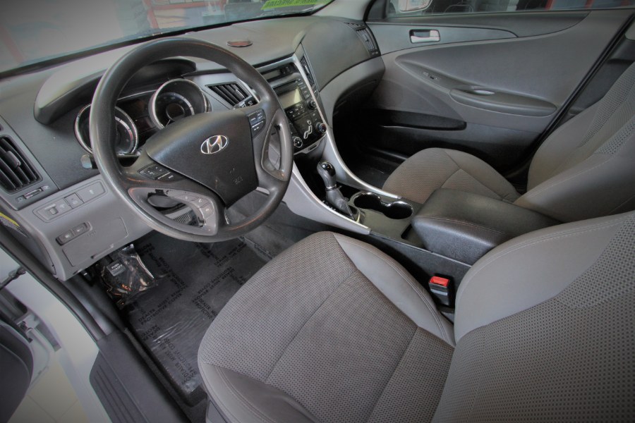 2013 Hyundai Sonata 4dr Sdn 2.4L Auto SE, available for sale in Garden Grove, California | 1 Stop Auto Mart Inc.. Garden Grove, California 2013 Hyundai Sonata 4dr Sdn 2.4L Auto SE, available for sale in Garden Grove, California | 1 Stop Auto Mart Inc.. Garden Grove, California