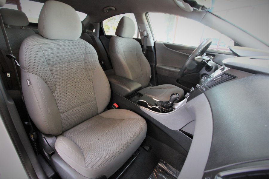 2013 Hyundai Sonata 4dr Sdn 2.4L Auto SE, available for sale in Garden Grove, California | 1 Stop Auto Mart Inc.. Garden Grove, California 2013 Hyundai Sonata 4dr Sdn 2.4L Auto SE, available for sale in Garden Grove, California | 1 Stop Auto Mart Inc.. Garden Grove, California