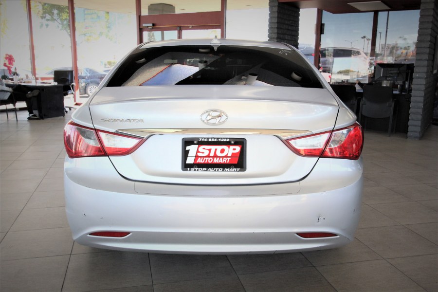 2013 Hyundai Sonata 4dr Sdn 2.4L Auto SE, available for sale in Garden Grove, California | 1 Stop Auto Mart Inc.. Garden Grove, California 2013 Hyundai Sonata 4dr Sdn 2.4L Auto SE, available for sale in Garden Grove, California | 1 Stop Auto Mart Inc.. Garden Grove, California
