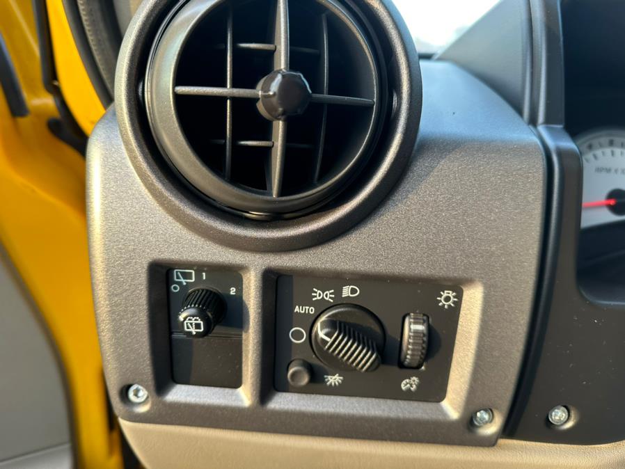 2004 HUMMER H2 4dr Wgn, available for sale in South Windsor, Connecticut | Mike And Tony Auto Sales, Inc. South Windsor, Connecticut 2004 HUMMER H2 4dr Wgn, available for sale in South Windsor, Connecticut | Mike And Tony Auto Sales, Inc. South Windsor, Connecticut