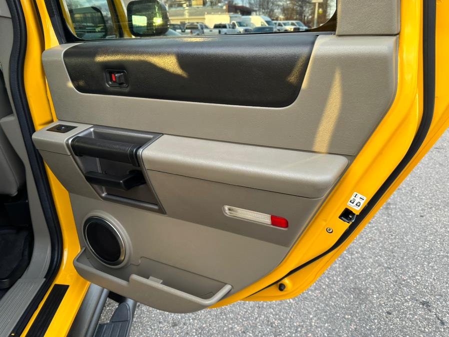 2004 HUMMER H2 4dr Wgn, available for sale in South Windsor, Connecticut | Mike And Tony Auto Sales, Inc. South Windsor, Connecticut 2004 HUMMER H2 4dr Wgn, available for sale in South Windsor, Connecticut | Mike And Tony Auto Sales, Inc. South Windsor, Connecticut