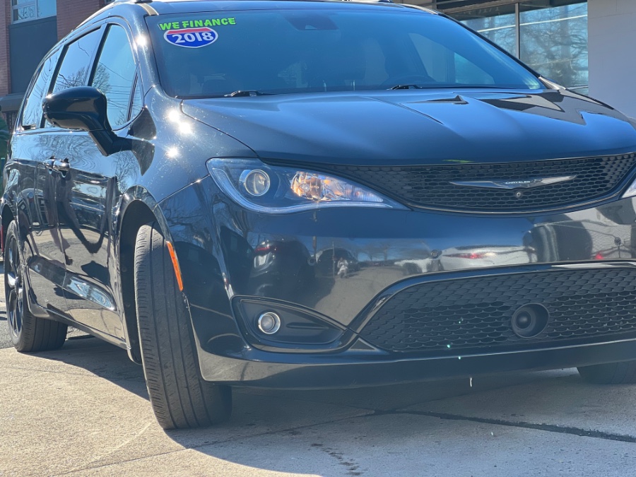 2018 Chrysler Pacifica TOURING L, available for sale in New Haven, Connecticut | Unique Auto Sales LLC. New Haven, Connecticut