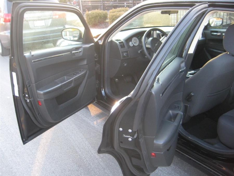 2010 Chrysler 300 Touring 4dr Sedan w/23E, available for sale in Massapequa, New York | Rite Choice Auto Inc.. Massapequa, New York 2010 Chrysler 300 Touring 4dr Sedan w/23E, available for sale in Massapequa, New York | Rite Choice Auto Inc.. Massapequa, New York
