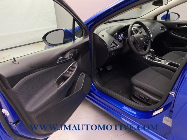 2016 Chevrolet Cruze 4dr Sdn Auto LT, available for sale in Naugatuck, Connecticut | J&M Automotive Sls&Svc LLC. Naugatuck, Connecticut 2016 Chevrolet Cruze 4dr Sdn Auto LT, available for sale in Naugatuck, Connecticut | J&M Automotive Sls&Svc LLC. Naugatuck, Connecticut