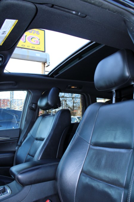 2015 Jeep Grand Cherokee 4WD 4dr Limited, available for sale in BROOKLYN, New York | Deals on Wheels International Auto. BROOKLYN, New York 2015 Jeep Grand Cherokee 4WD 4dr Limited, available for sale in BROOKLYN, New York | Deals on Wheels International Auto. BROOKLYN, New York