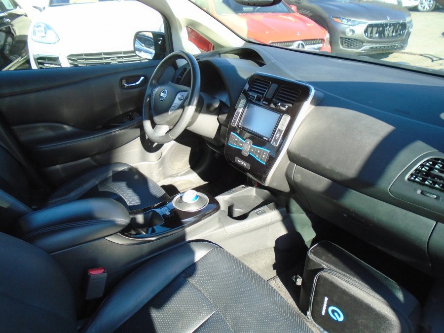 2015 Nissan LEAF 4dr HB SL, available for sale in Waterbury, Connecticut | Jim Juliani Motors. Waterbury, Connecticut